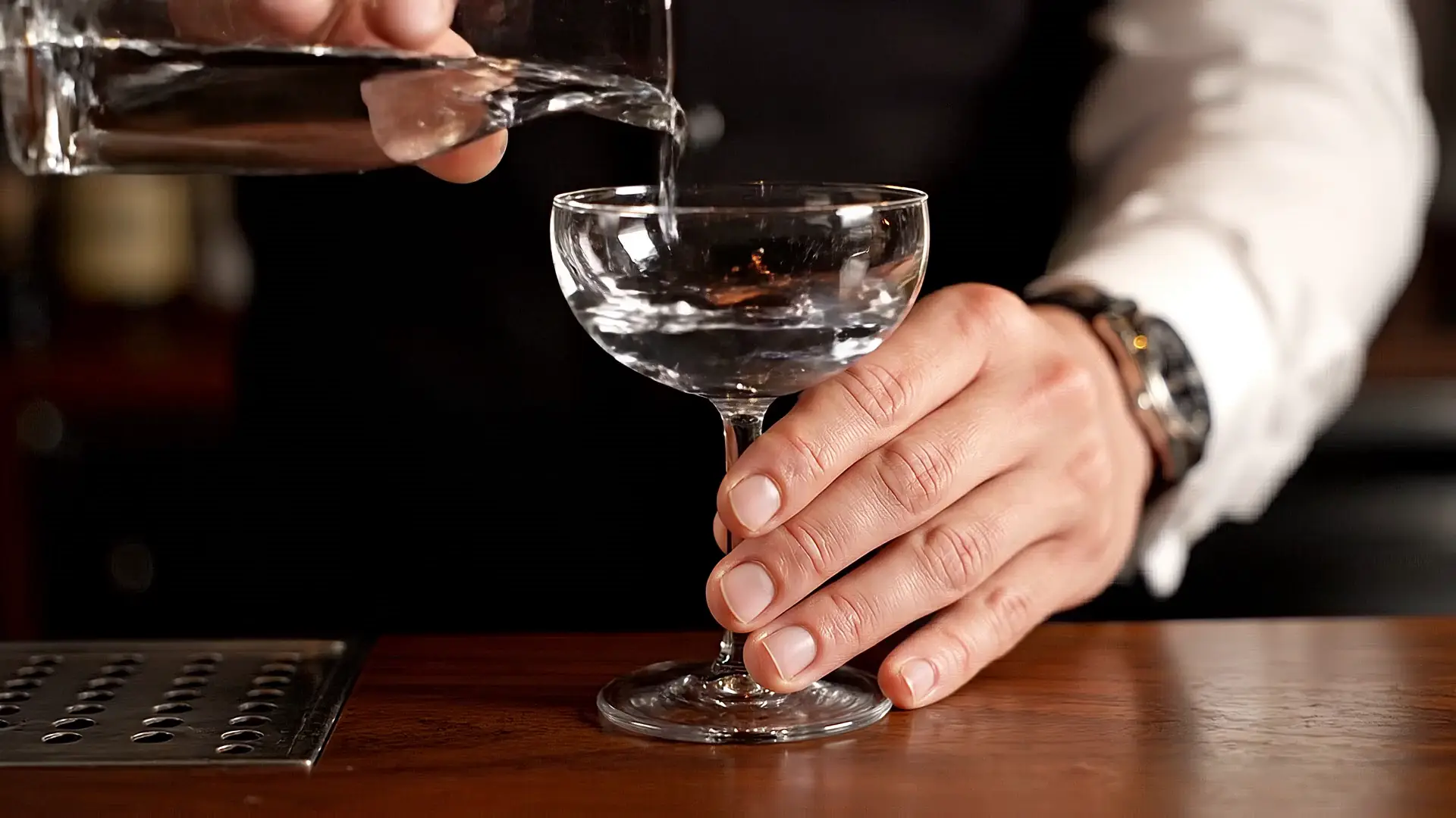 Cocktail wird zubereitet — animierte Sequenz